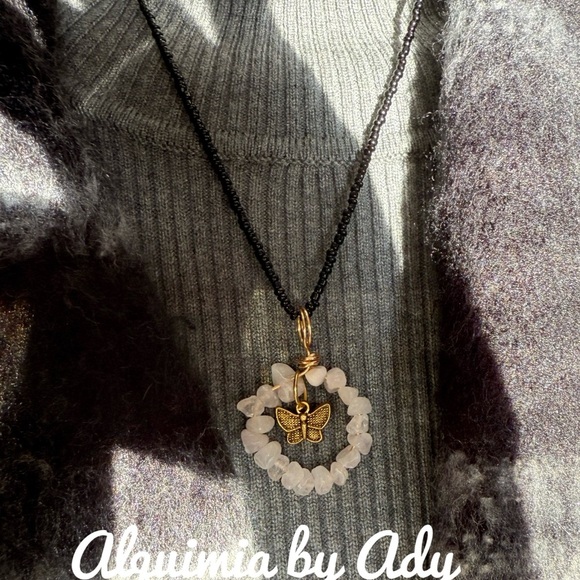 Maximalist pink quartz chips charms necklace - Picture 2 of 3